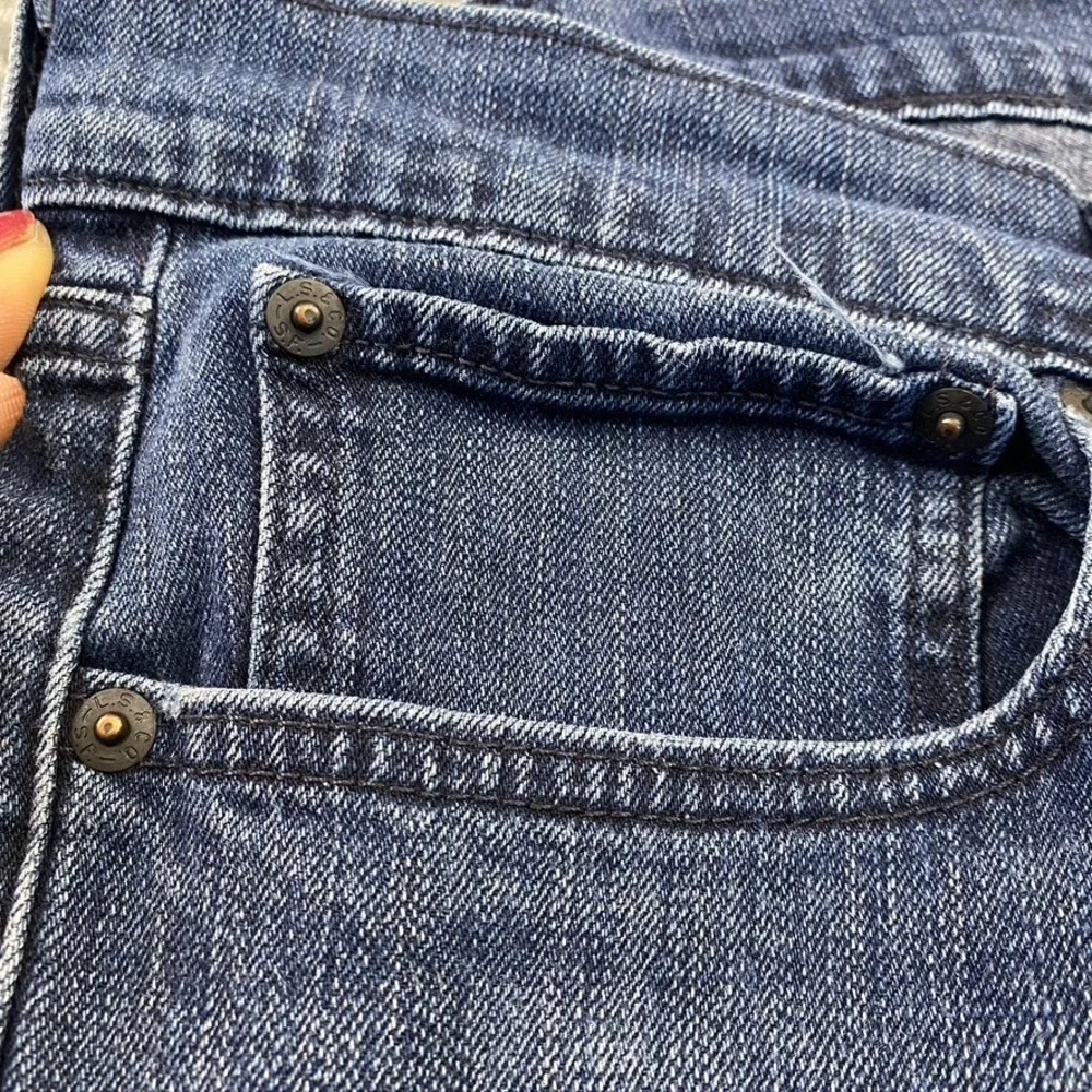 Levis Jeans Boyfriend Womens Size 33 M Relaxed Straight Medium Wash‎ Fit Denim
